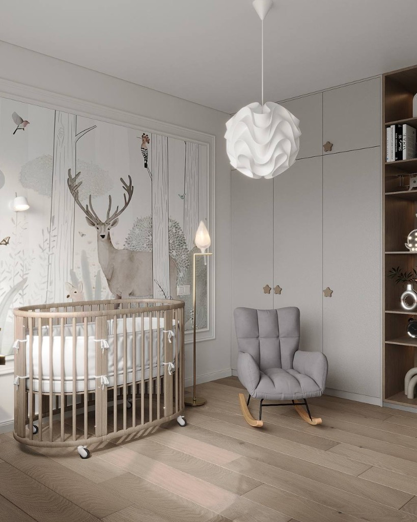 Общий вид спальни с кроватью и рабочей зоной