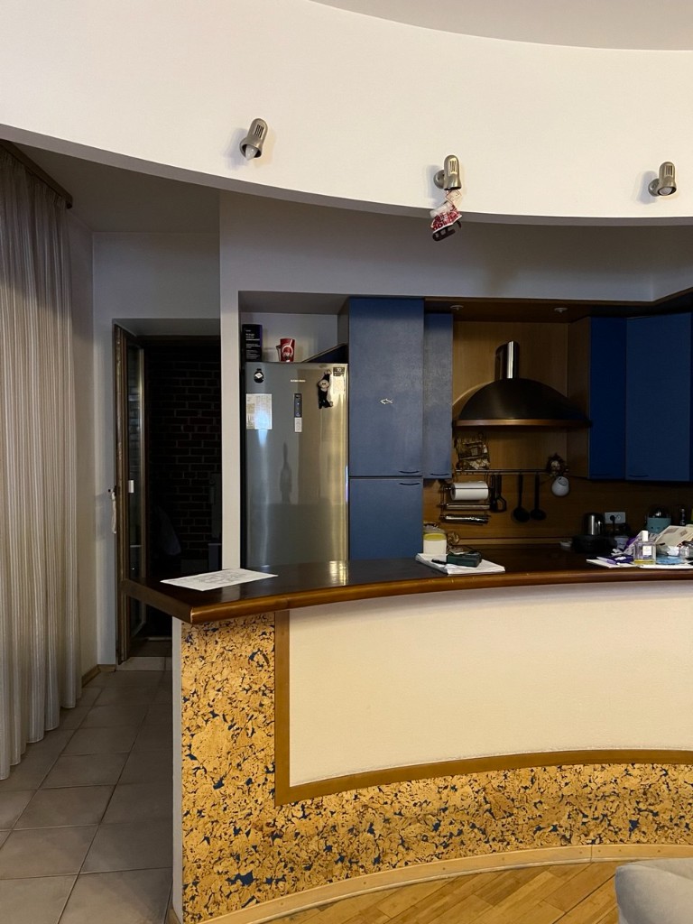 Кухня с барной стойкой, до ремонта